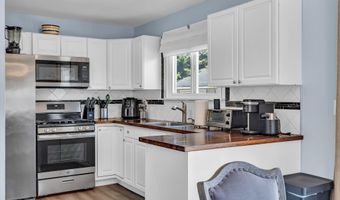 1233 Pacific Ave, Beachwood, NJ 08722