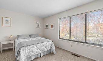 624 Peninsula Ct, Ann Arbor, MI 48105