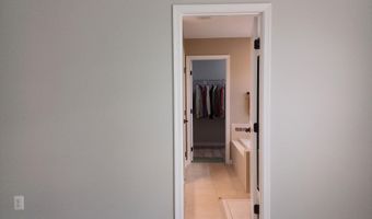 25501 EMERSON OAKS Dr, Aldie, VA 20105