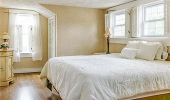 165 Sowams Rd, Barrington, RI 02806