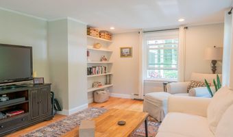 32 Pleasant Hill Rd, Falmouth, ME 04105