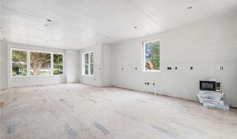 55 Dolphin Ave, Jamestown, RI 02835