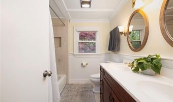 1 Gladridge Dr, East Greenwich, RI 02818