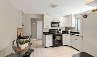 3 Hickory Ln, Andover, MA 01810