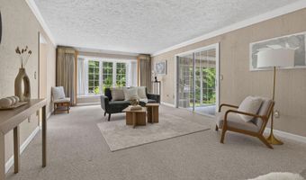 28 Buttonwood Rd, Bedford, NH 03110