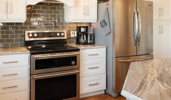 103 Andrews Ct, Alton, IA 51003