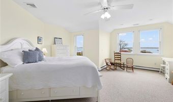 75 N Cliff Dr, Narragansett, RI 02882