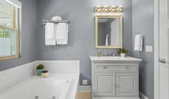 10 Roxbury Rd, Madison, WI 53704
