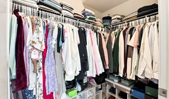 17051 SW APPLEDALE Rd 203, Beaverton, OR 97007