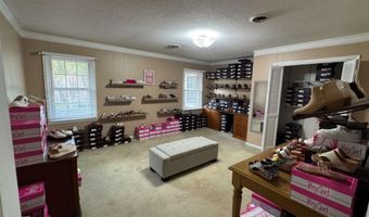 240 Whittle Cir, Ashburn, GA 31714