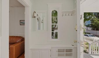 21 Clinton Ave, Newport, RI 02840