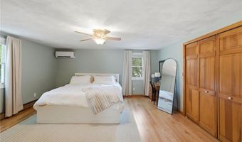 21 Portland St, Lincoln, RI 02838