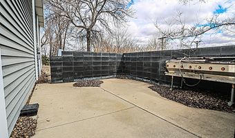 12805 S Shore Dr, Aberdeen, SD 57401