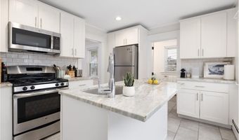 19 County St, Newport, RI 02840