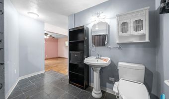 313 S 6th Ave, Brandon, SD 57005