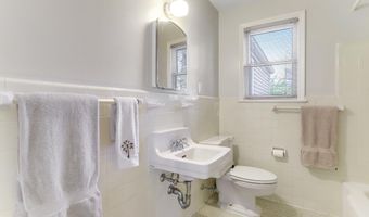 2700 N DINWIDDIE St N, Arlington, VA 22207