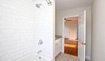 668 Thames St 2, Newport, RI 02840