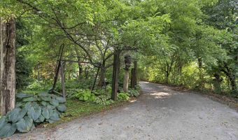 4737 W BROADWAY Dr, Appleton, WI 54913