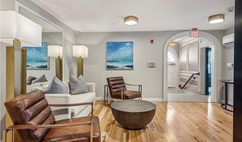 27 High St 2, Newport, RI 02840