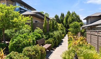 37 N Mountain Ave, Ashland, OR 97520