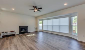 253 Village Creek Dr Dr, Ballwin, MO 63021