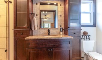 22205 W PINEVIEW Dr, Antioch, IL 60002