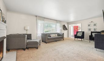 1527 Glenking Ln, Alliance, OH 44601