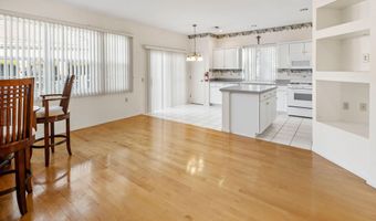 10 SANDY BOTTOM Ln, Barnegat, NJ 08005