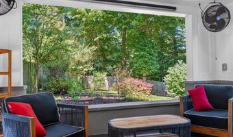 6430 KENHOWE Dr, Bethesda, MD 20817