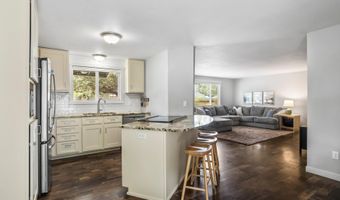 742 SE Sun Ln, Bend, OR 97702