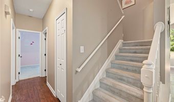 276 Sandover Dr, Aurora, OH 44202
