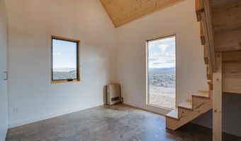 8 Quonset Way, Carson, NM 87517