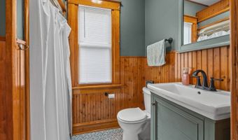 27 Center St, Algonquin, IL 60102