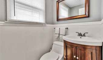 77 Sundridge Dr, Amherst, NY 14228