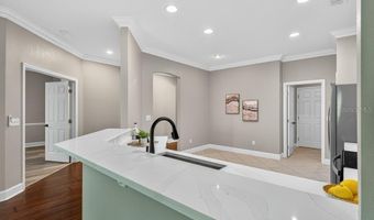 908 HILLY BEND Dr, Apopka, FL 32712