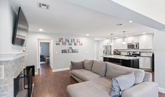 609 MAIN St, Bayville, NJ 08721