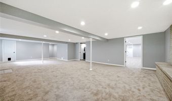 1097 Oak Tree Rd, Akron, OH 44320