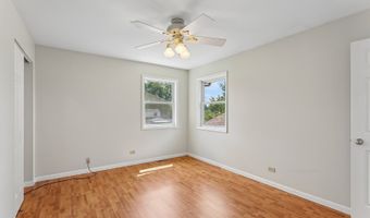 327 Oakwood Dr, Antioch, IL 60002