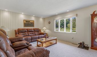 35 Dorchester Ln, Branford, CT 06405