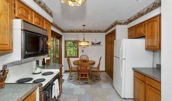 111 Cottonwood Ln, Agawam, MA 01001