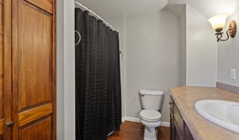 907 E Hunt St, Adrian, MI 49221