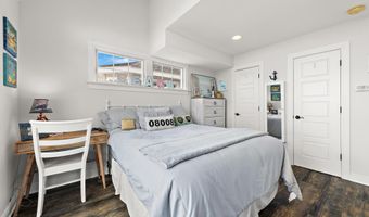 222 7TH St, Beach Haven, NJ 08008