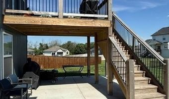 16338 Lois Ln, Basehor, KS 66007