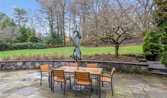6 Searles Rd, Darien, CT 06820