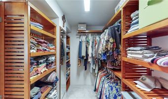 563 E Acadia Pt, Aurora, OH 44202