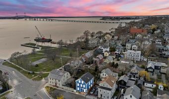 35 Marsh St 2, Newport, RI 02840