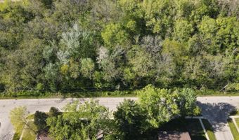 108 Arrowhead Dr, Algonquin, IL 60102