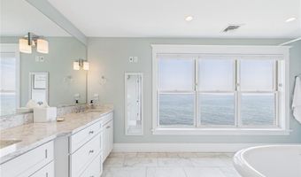 4 Clarkes Village Ln, Jamestown, RI 02835