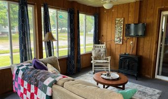 831 N River Ave, Alma, MI 48801