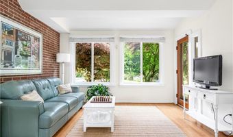 133 Tupelo Hill Dr, Cranston, RI 02920
